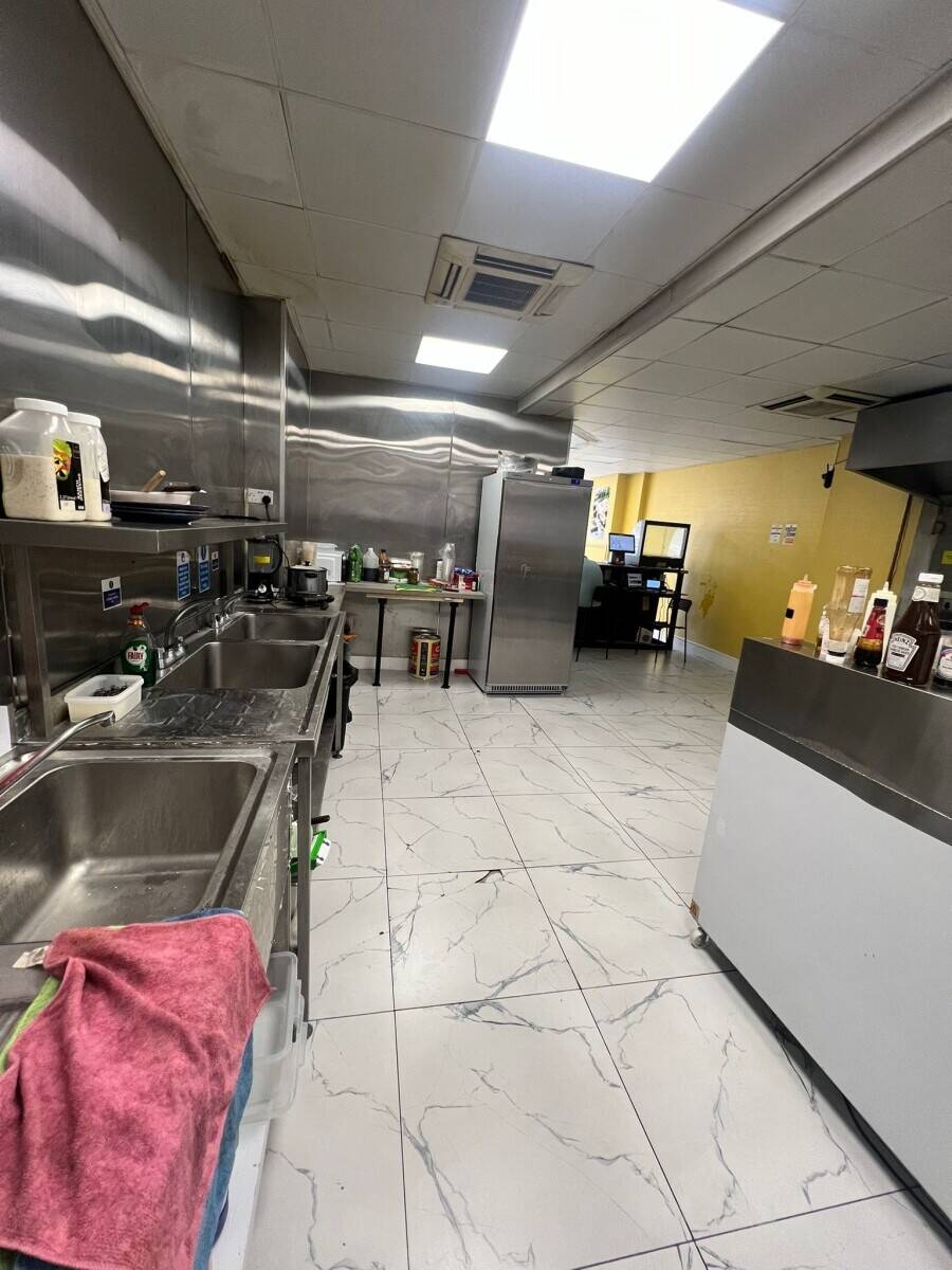Fully Equipped Greek Restaurant Takeaway - Prime Croydon Location