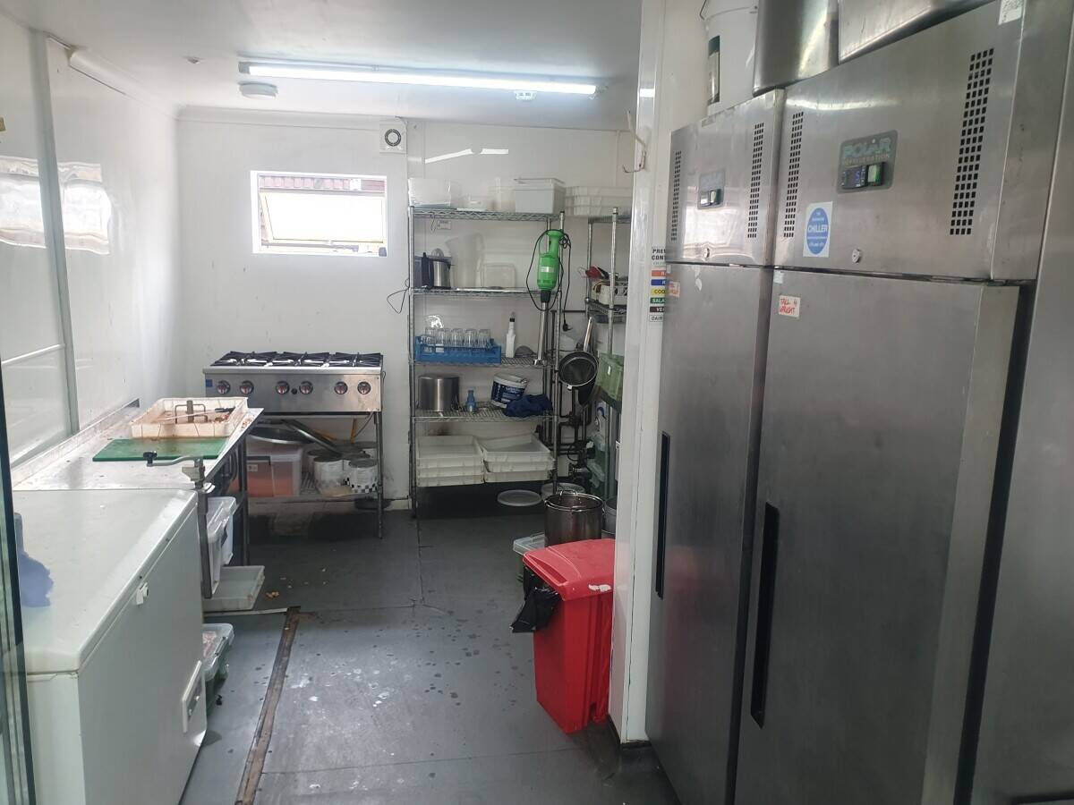 Running restaurant for sale Photo 4