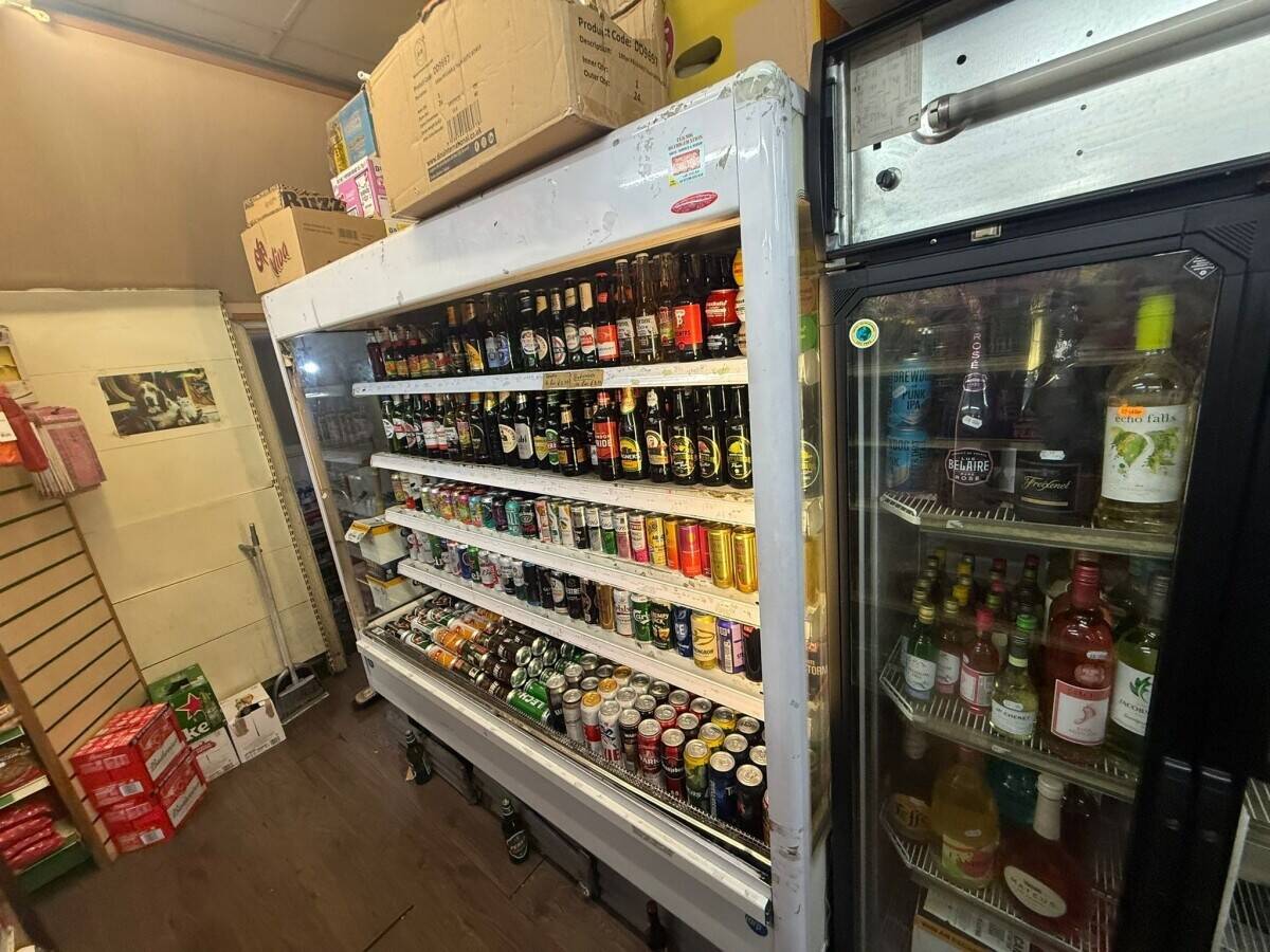 Convenience store for sale in london Photo 5