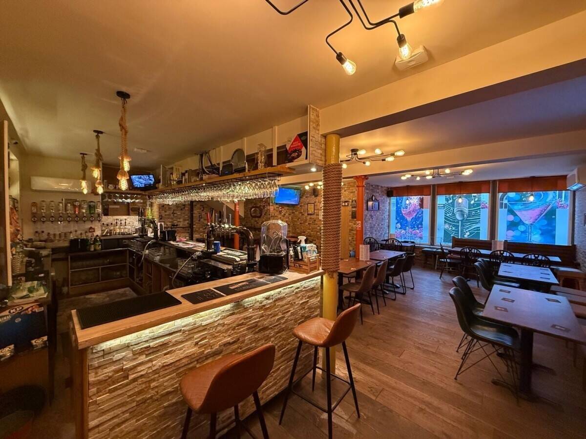 Immaculately presented town centre pub with huge potential (ref 1760)