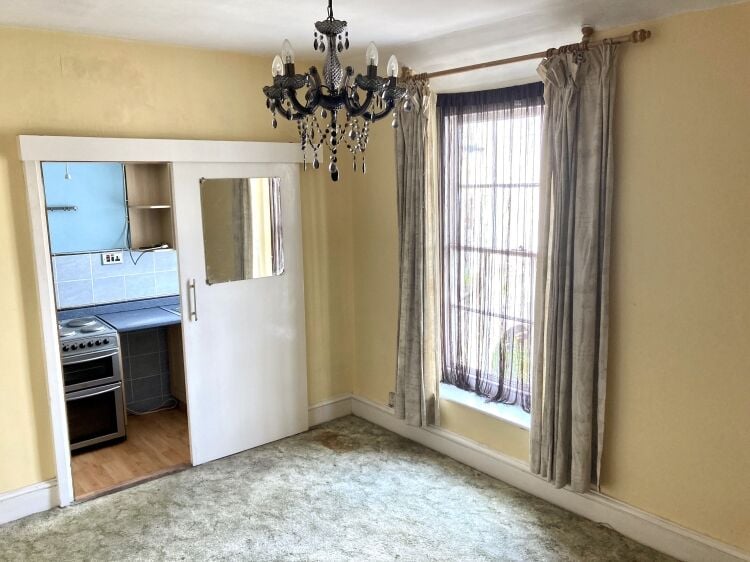 VERSATILE MIXED EMPTY COMMERCIAL PREMISES with LARGE 3 BEDROOM MAISONETTE