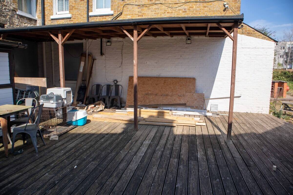 KENT - FREE-OF-TIE PUB IN RESIDENTIAL MAIDSTONE