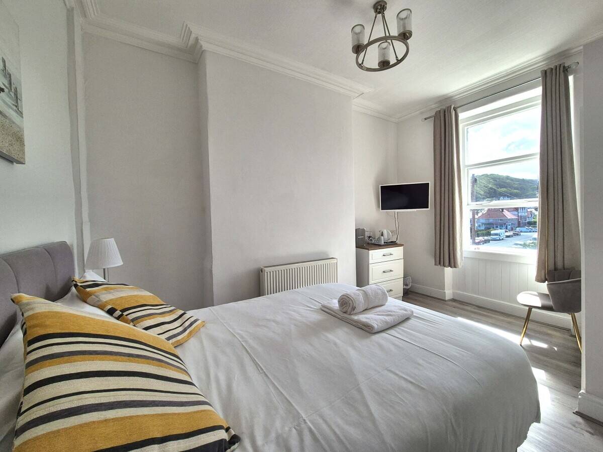 CONWY – FULLY REFURBISHED BED & BREAKFAST LOCATED ON LLANDUDNO’S NORTH SHORE