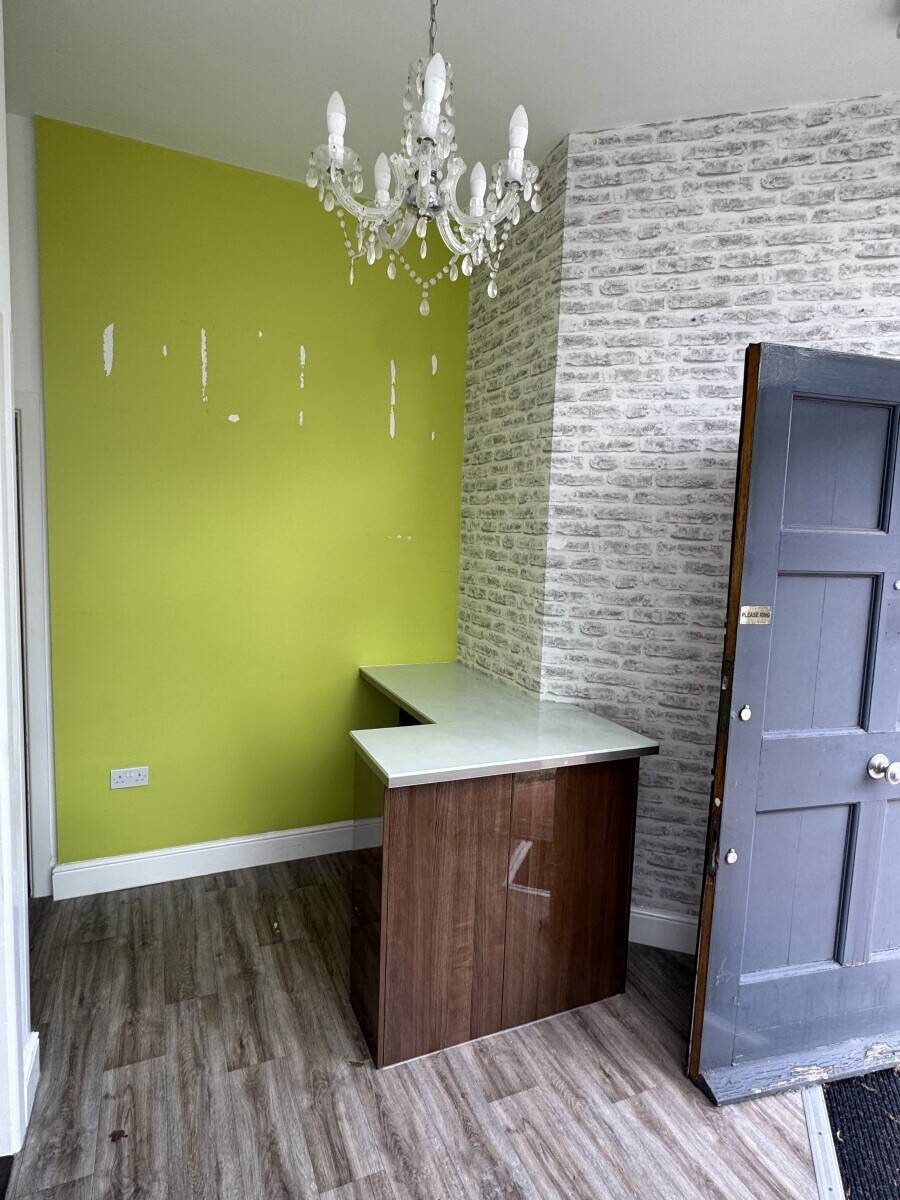 Beauty salon ready to let - currently not trading