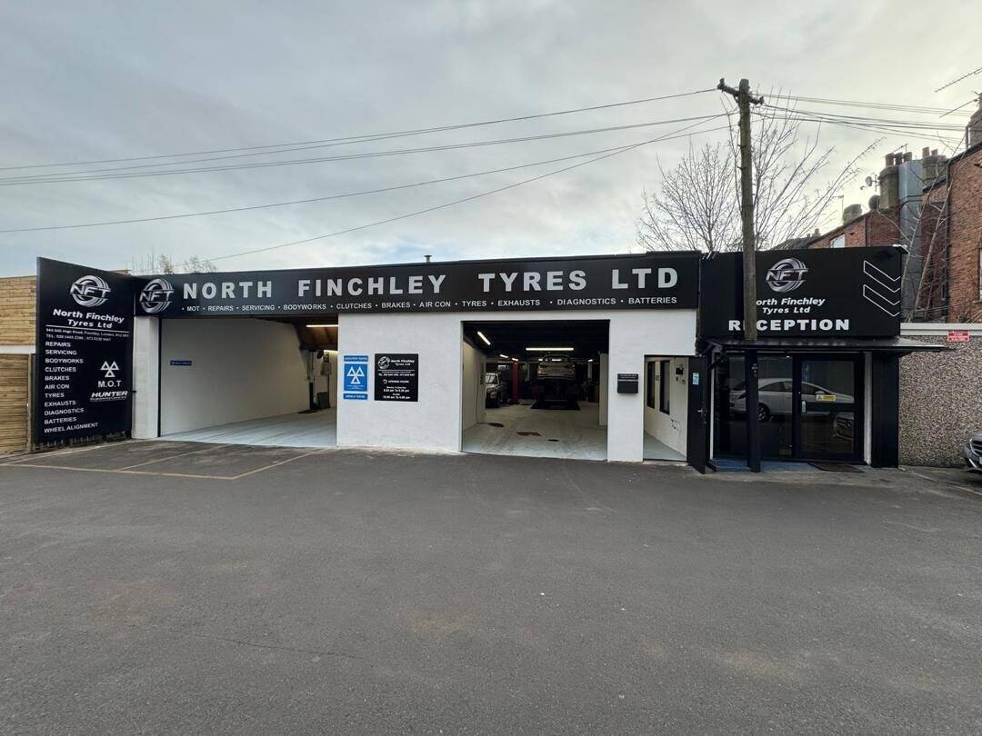 Established MOT centre, Fully equipped workshop, Tyres and Hunter Wheel Alignment Photo 4