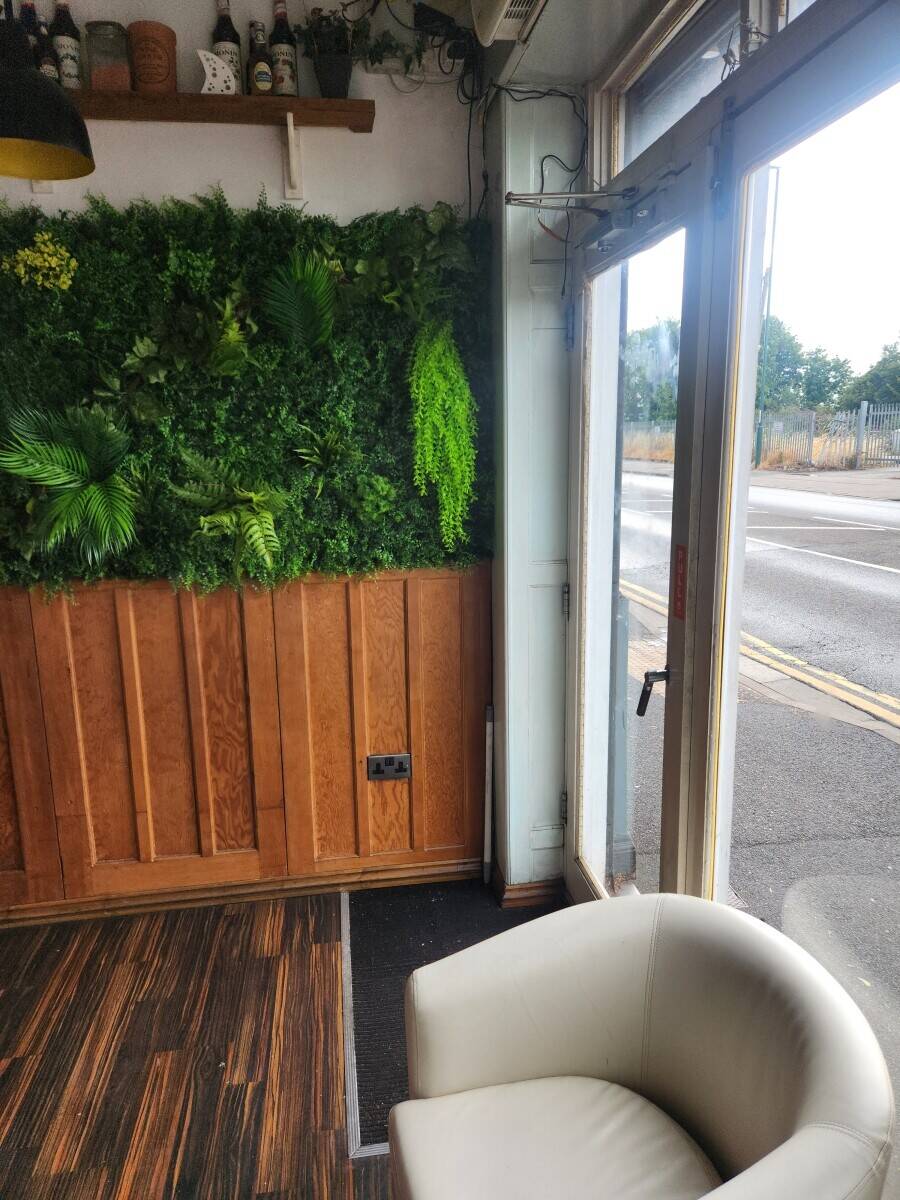 Dessert shop/cafe on busy road Photo 5