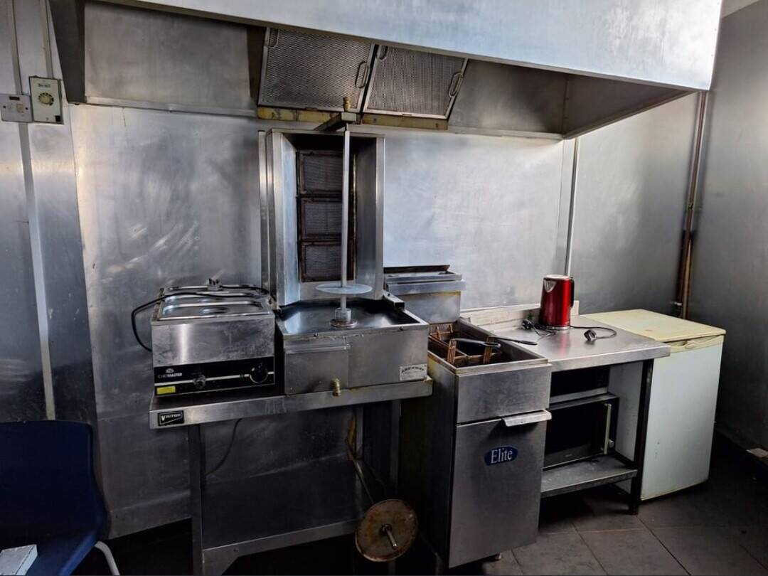 TAKEAWAY AND 2 LARGE HALLS FOR RENT Photo 6