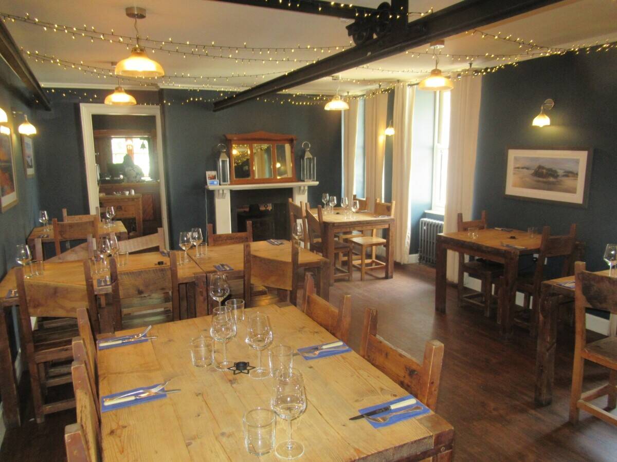 Attractive Inn Overlooking the Green in a Pretty Scottish Borders Village - For Sale Photo 5