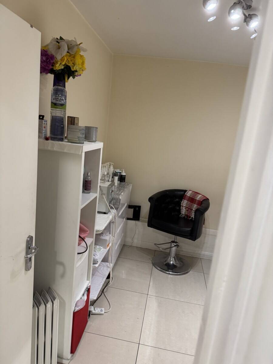 Beauty & Hairdressing salon in Chingford Mount Photo 5