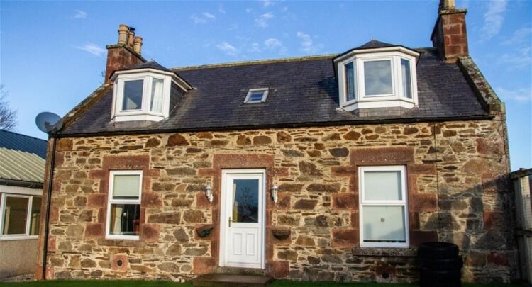 LUXURY BOARDING KENNELS WITH PRIVATE 4 BED PROPERTY IN ABERDEENSHIRE