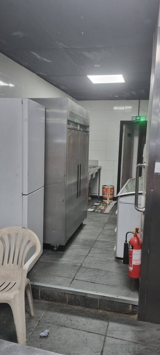 Chicken& Burger Takeaway for sale Low rent & Open lease Photo 5
