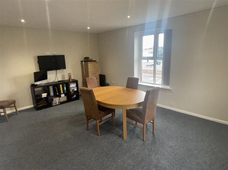 Vacant Unit For Sale in Leeds Photo 5