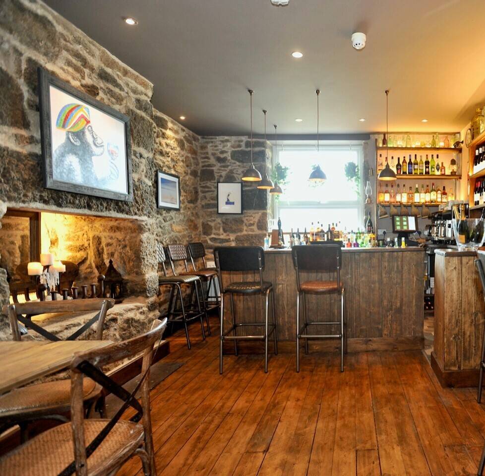 ISLE OF ANGLESEY - ESTABLISHED BISTRO AND APARTMENT