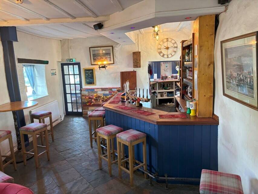 NORTHAMPTONSHIRE - VILLAGE PUB CLOSE TO THE OXFORDSHIRE AND WARWICKSHIRE BORDERS Photo 5