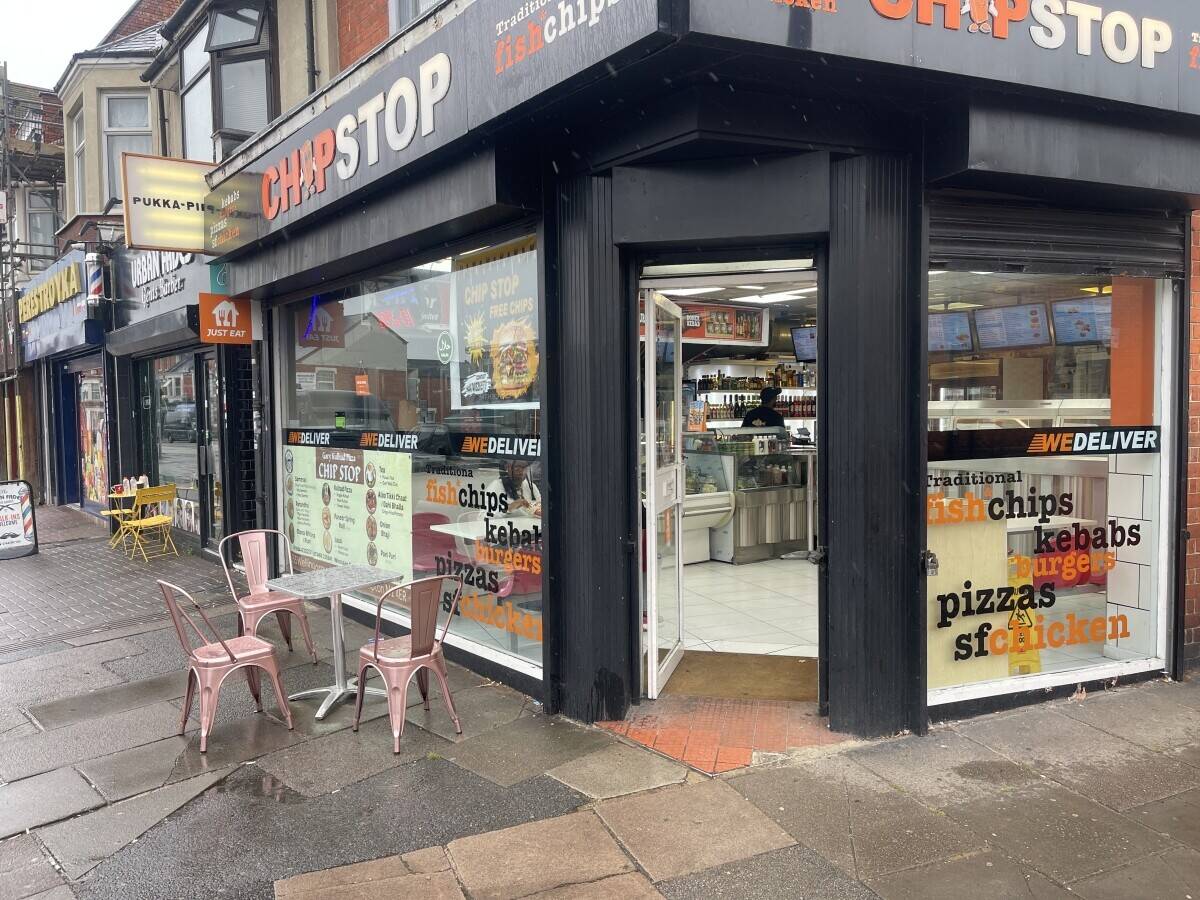 Fish and Chips Pizza Kebab shop in Prime Location Photo 3