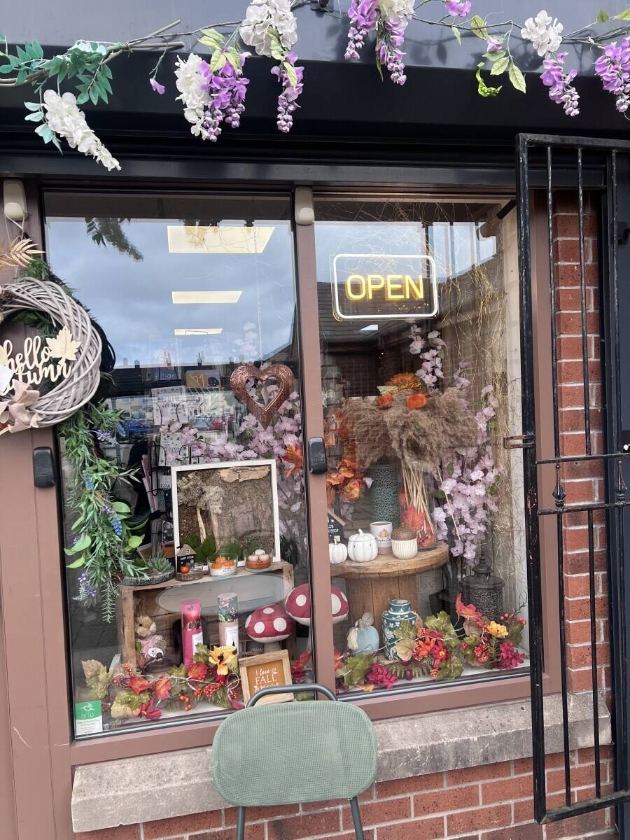 Gift shop cafe & florists Photo 5