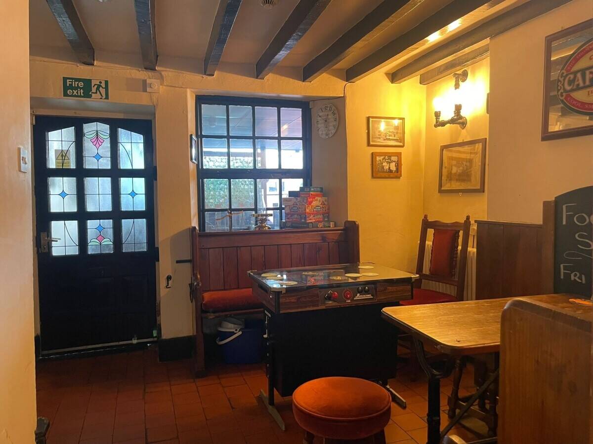 DERBYSHIRE - TRADITIONAL COMMUNITY PUBLIC HOUSE AND RESTAURANT