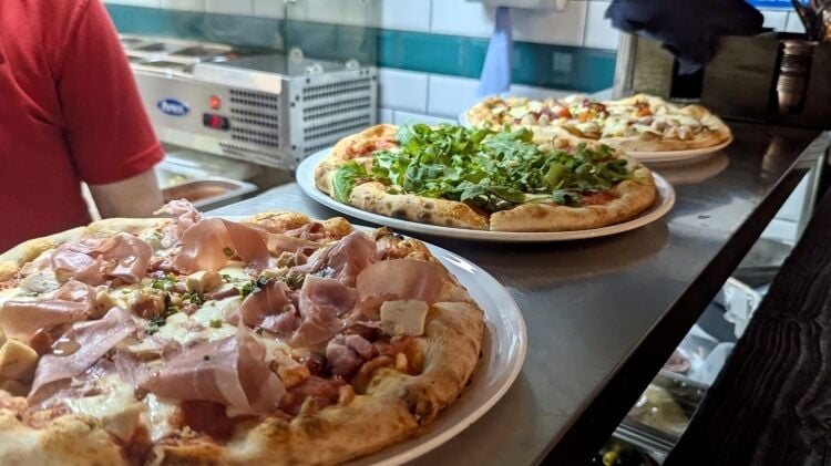 WOODFIRED PIZZA BAR/RESTAURANT