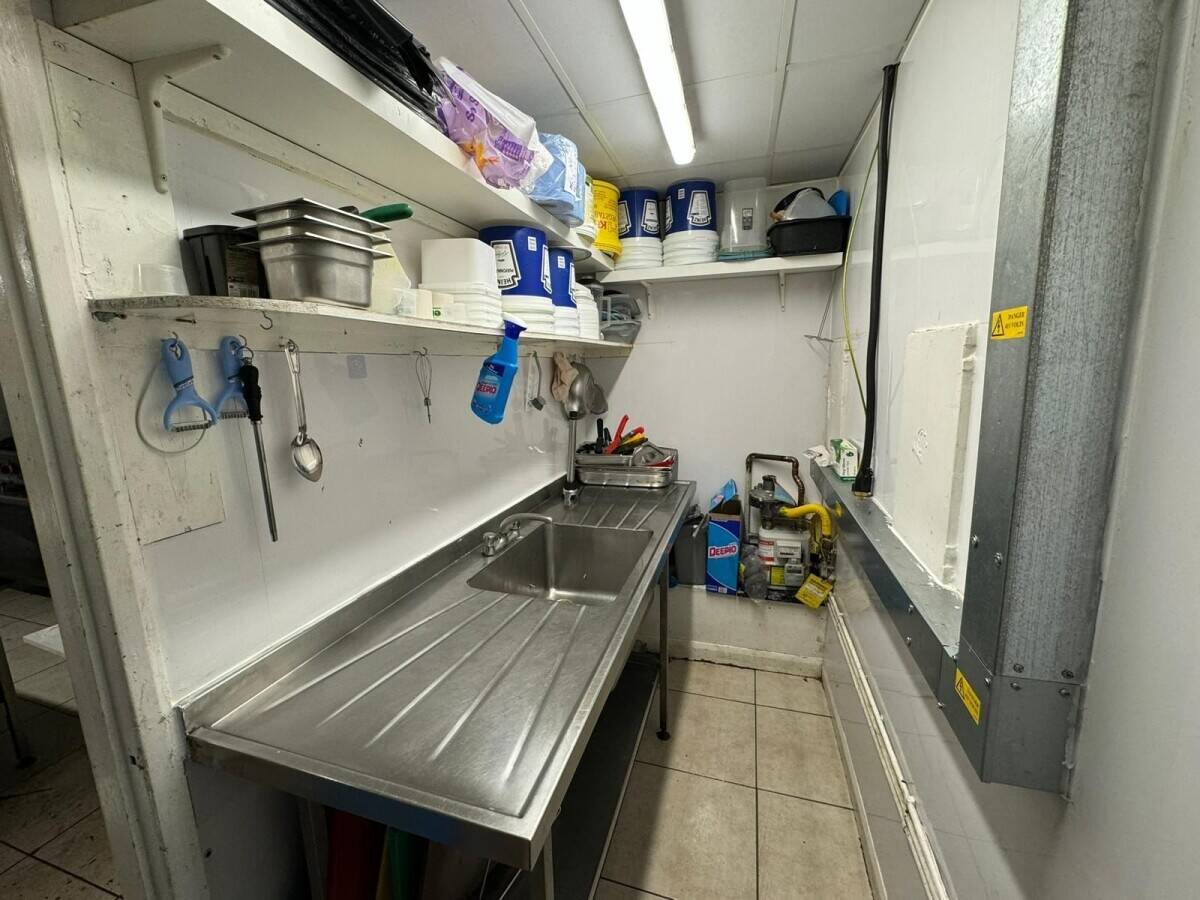 Pizza and kebabs take away in Blaydon for sale Photo 5