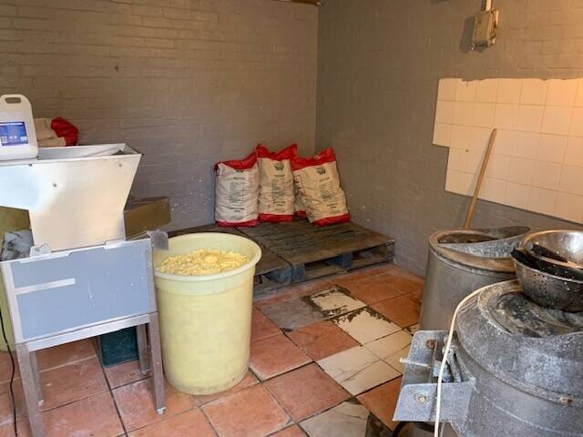 REDUCED FOR QUICK SALE!!! Fish & Chip shop with NO competition and huge accommodation Photo 5