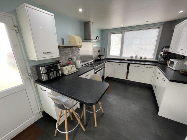 Beautifully presented guest house in a prime position close to Torquay Harbour For Sale in Torquay