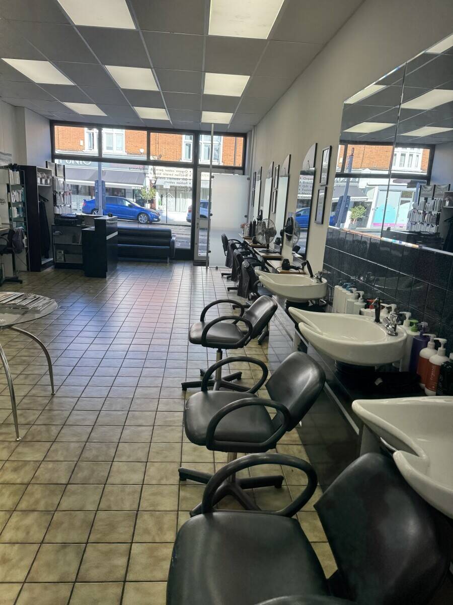 Hairdressing salon in Winchmore Hill w Potential for Alternative Use