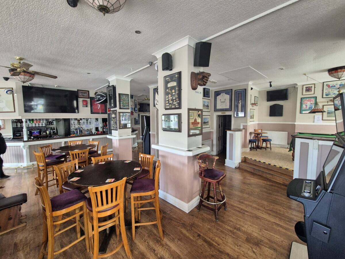 CONWY - SUBSTANTIAL SEASIDE PUBLIC HOUSE WITH PLANNING PERMISSION Photo 5