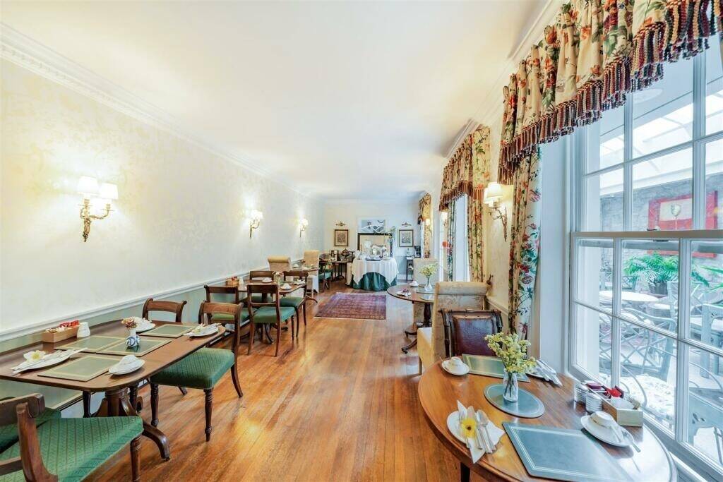 Handsome 18th Century High Quality Guest House in County Town of Dorchester Photo 5
