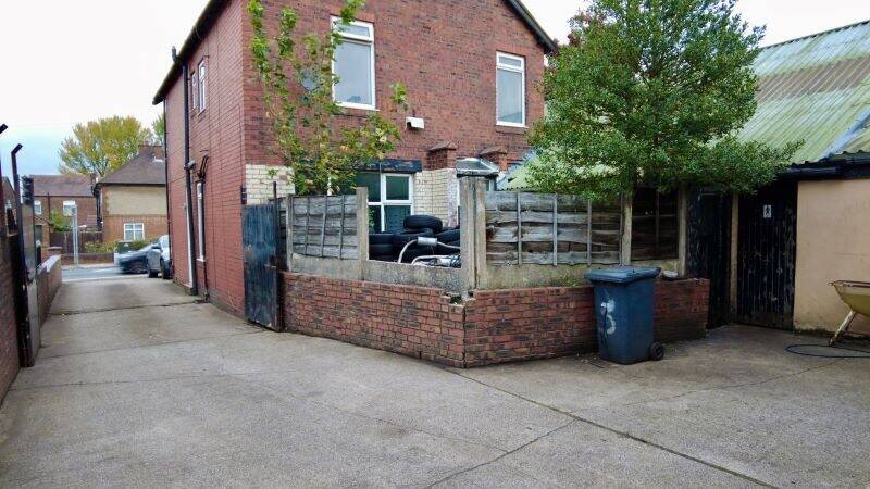 Freehold MOT Garage For Sale Manchester Area Photo 5