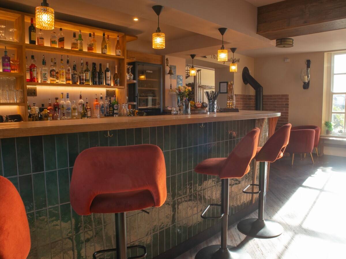 DEVON – THOROUGHLY RESTORED TOWN CENTRE HOTEL AND BAR Photo 5