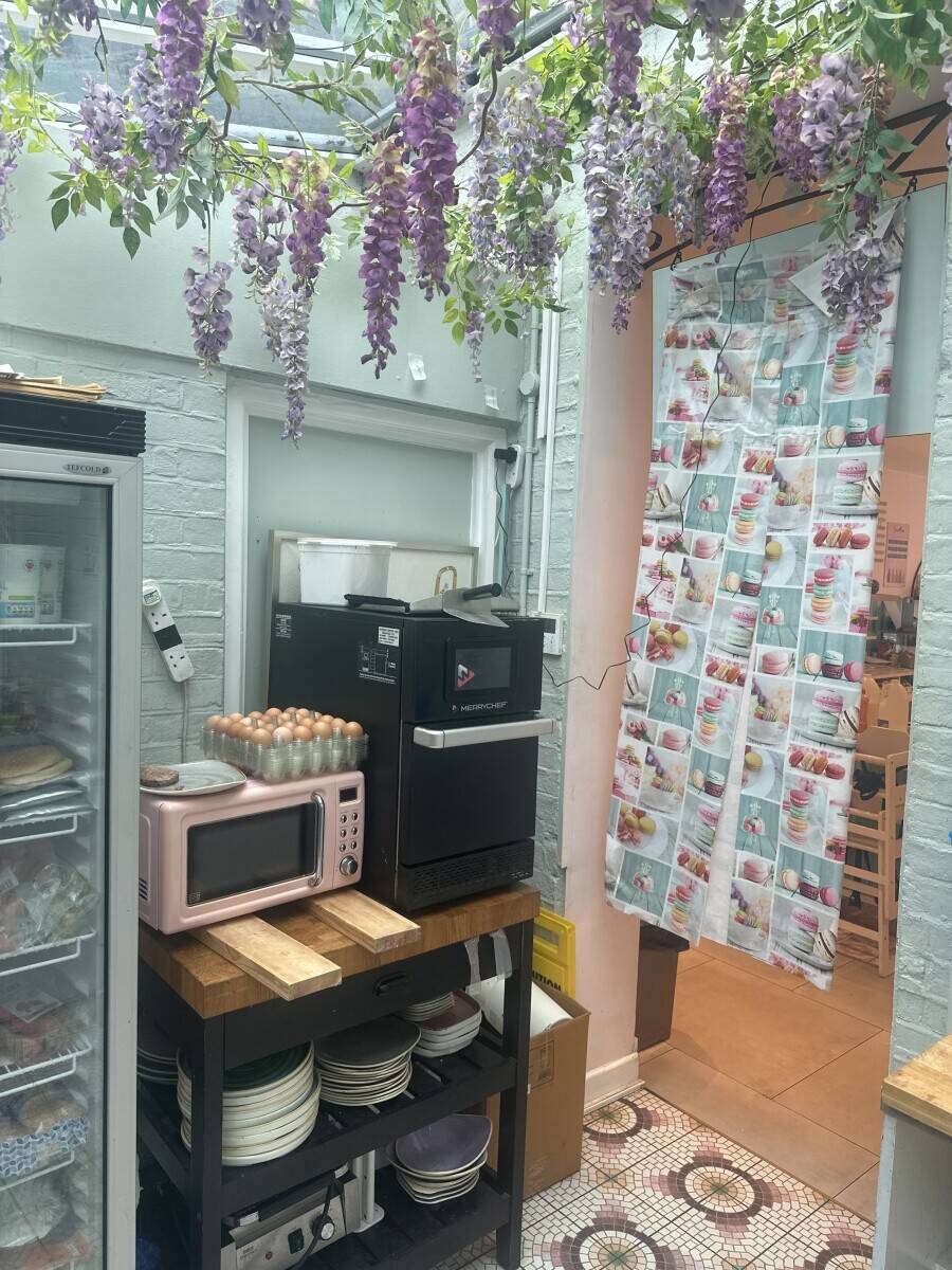 A3 Restaurant&Cafe with food and bar in East Finchley London for sale.WhatsApp +447448161583
