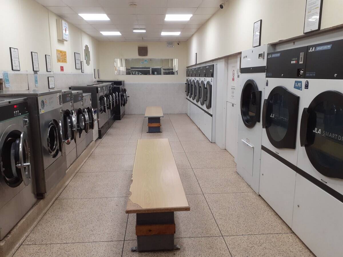 Established Launderette in West moors, Dorset Photo 5