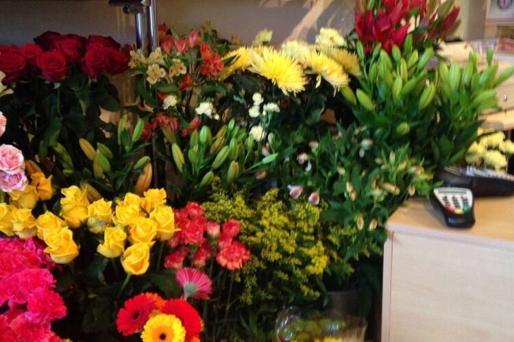 Established Florist - Renfrew Photo 5