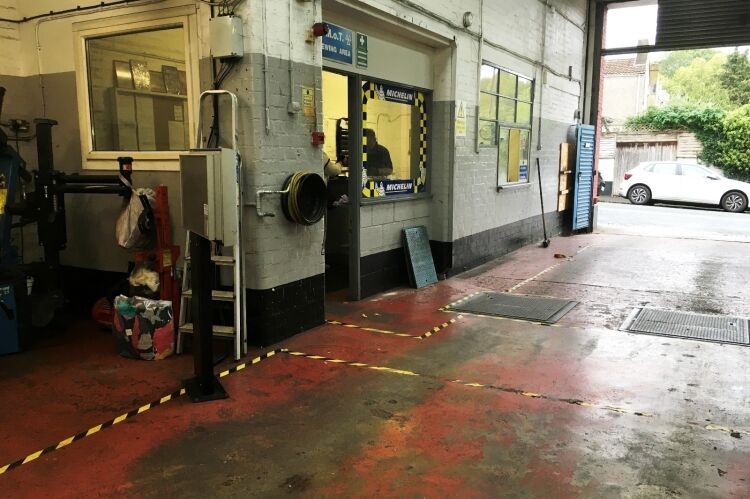 Established MOT Garage - Bristol Photo 5
