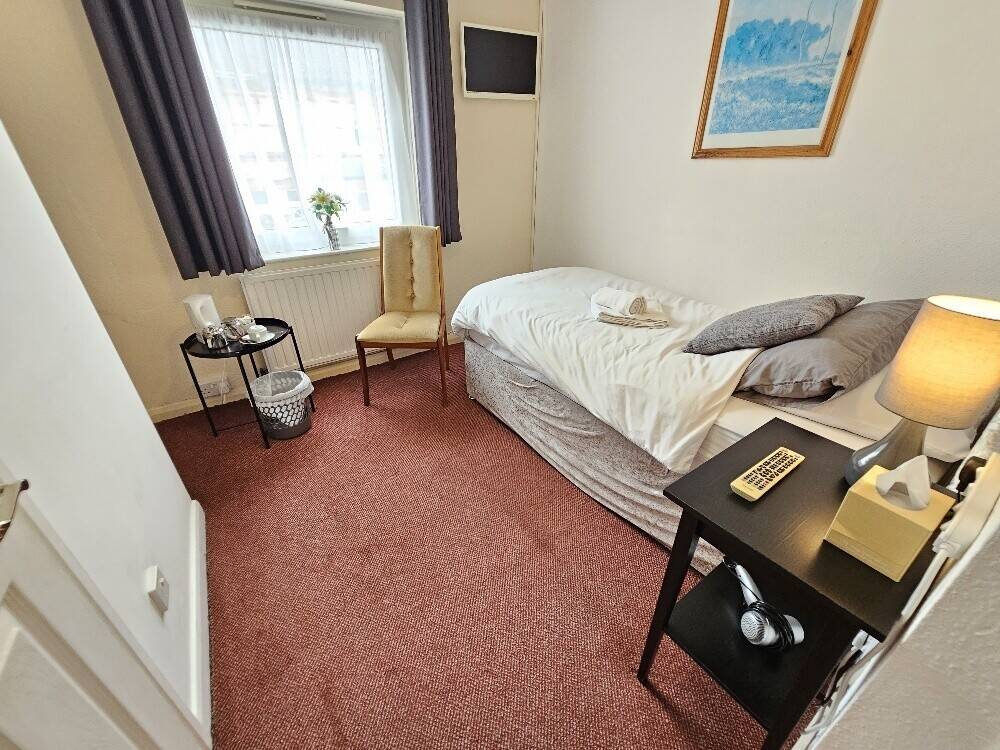 Established & Profitable Exeter Guest House With 6 Letting Bedrooms & Owners 1 Bedroom Accommodation Photo 5