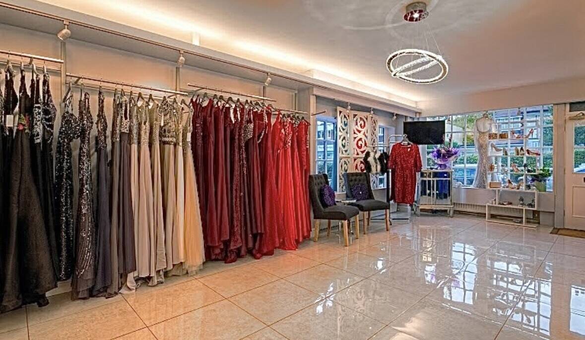 Prom dress boutique  in extremely sought after village Photo 5