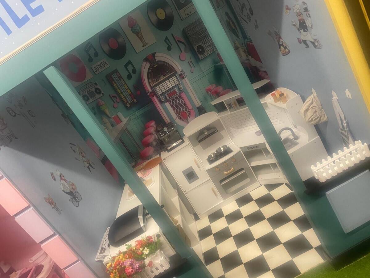 Childrens Play Centre & Role play village for sale Photo 5