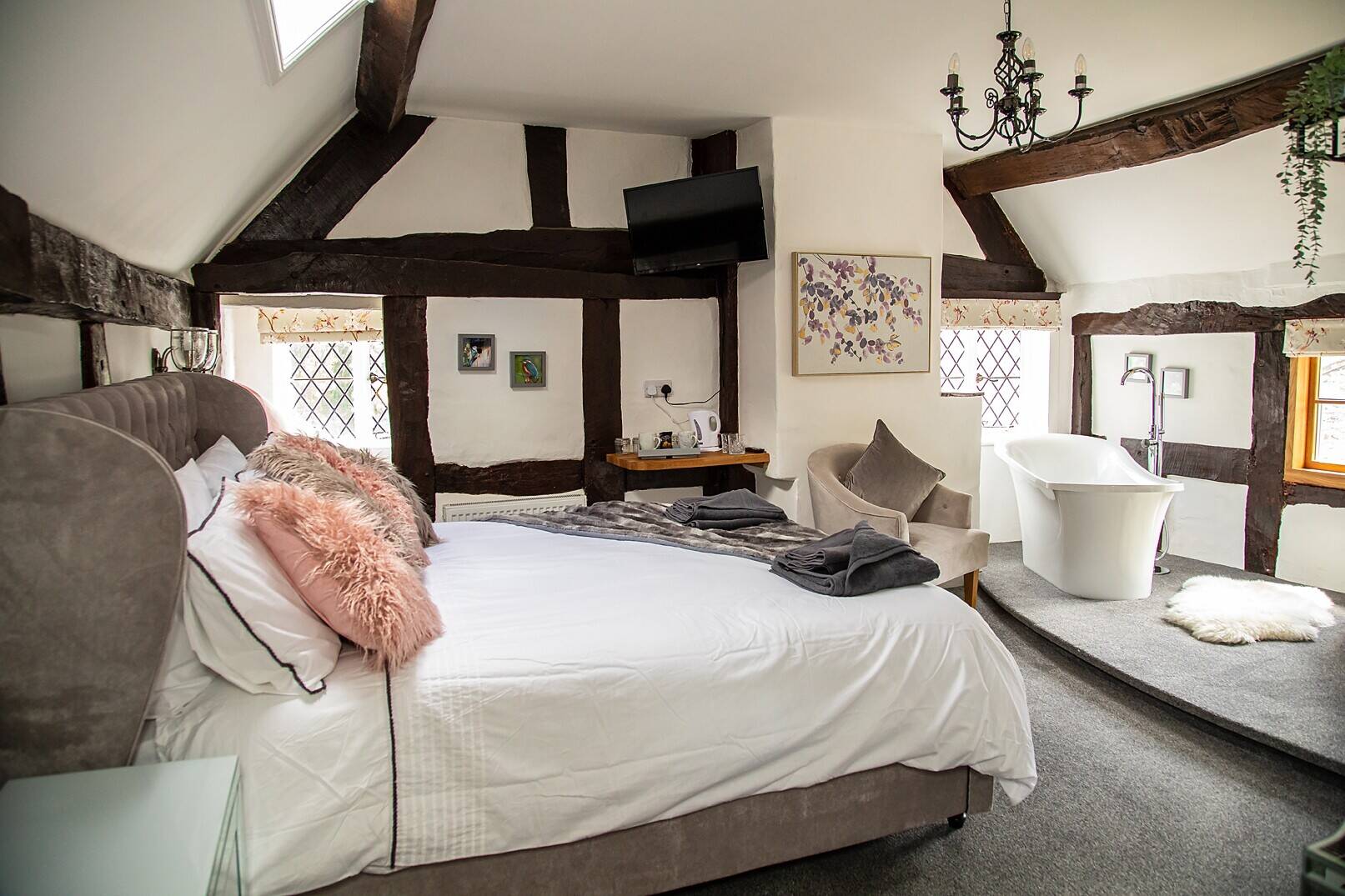 SHROPSHIRE HILLS - HIGH TRADING INN WITH FOUR EN SUITE LETTING BEDROOMS Photo 5