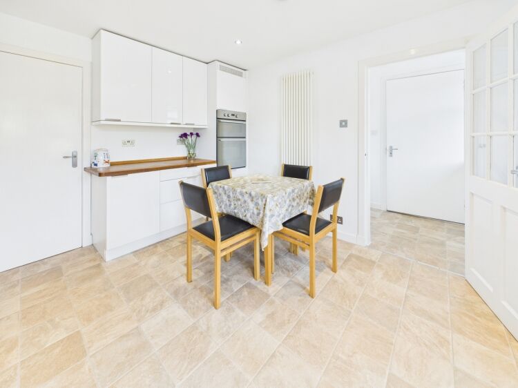 Modern Family Living in Desirable Bishopmill Elgin Location Photo 5