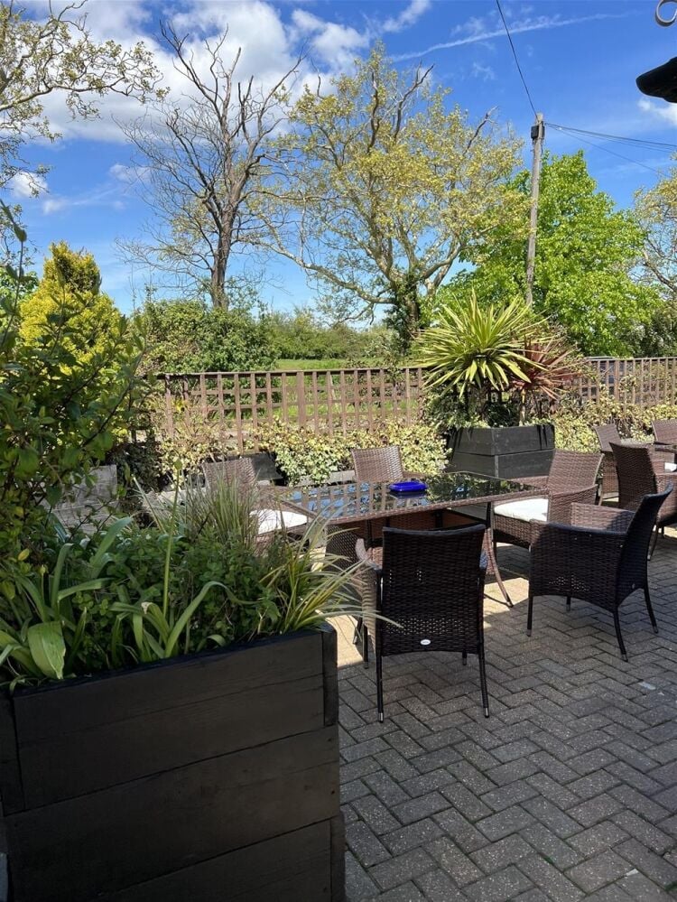 LEASEHOLD LIC. GASTROPUB/RESTAURANT