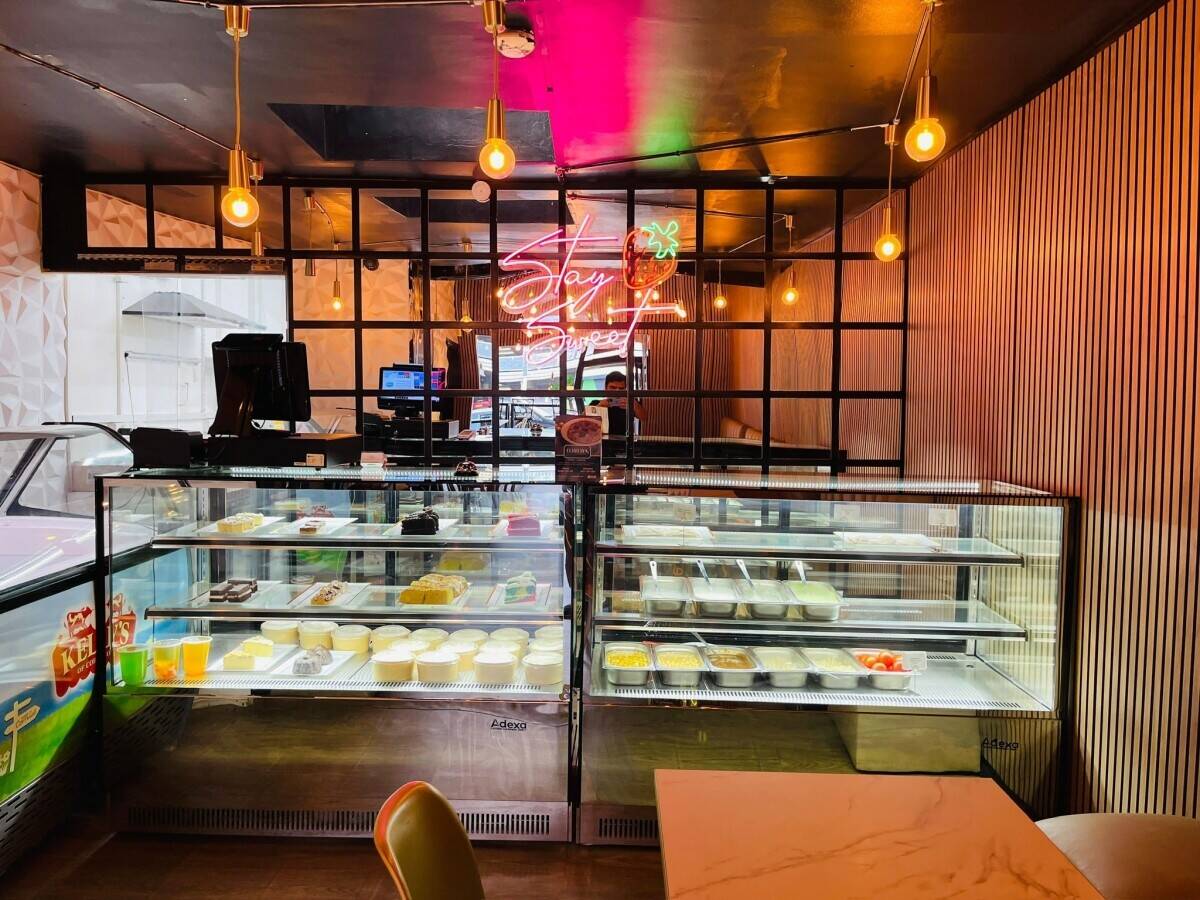Dessert and Burger shop for sale In Walsall town centre by ASDA Photo 5