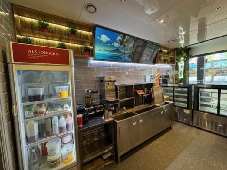 Leasehold Bubble Tea Room Located In Coventry Photo 5