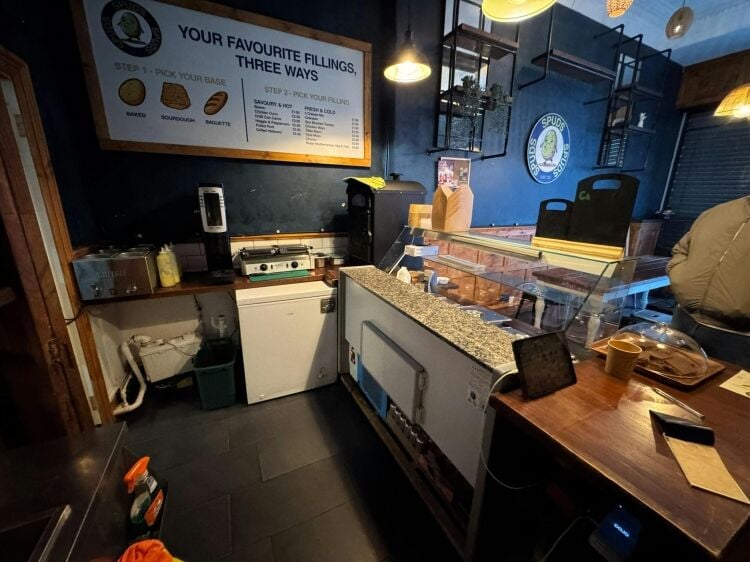 Cafe, Coffee Premises in Glasgow West End. Class 1, suitable for sandwich/deli/coffee