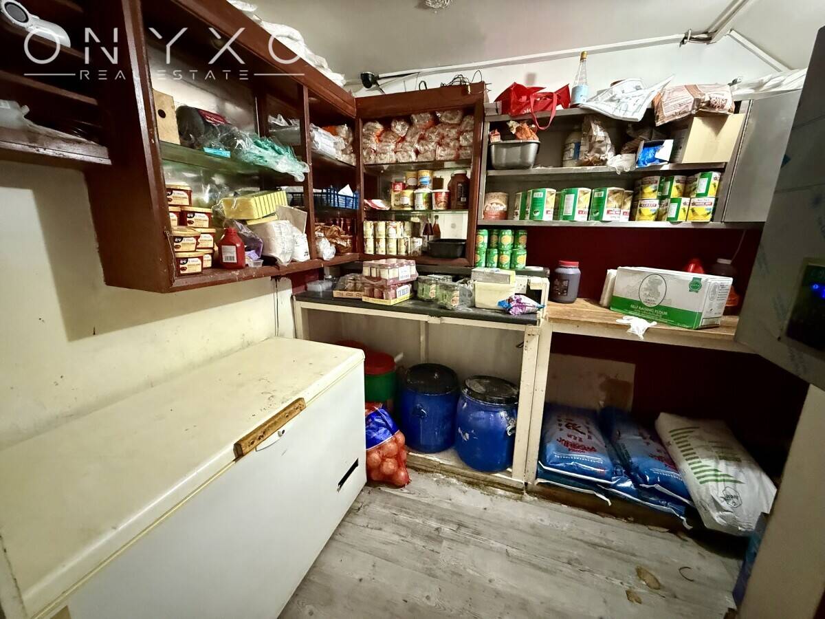 Oriental Takeaway with Accommodation in Farnborough