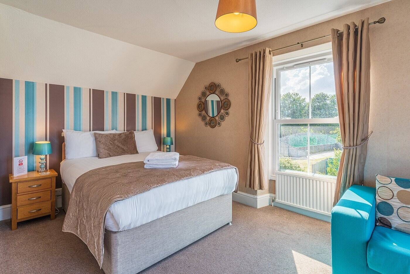 CARDIGANSHIIRE - COASTAL VILLAGE HOTEL WITH SEA VIEWS Photo 5