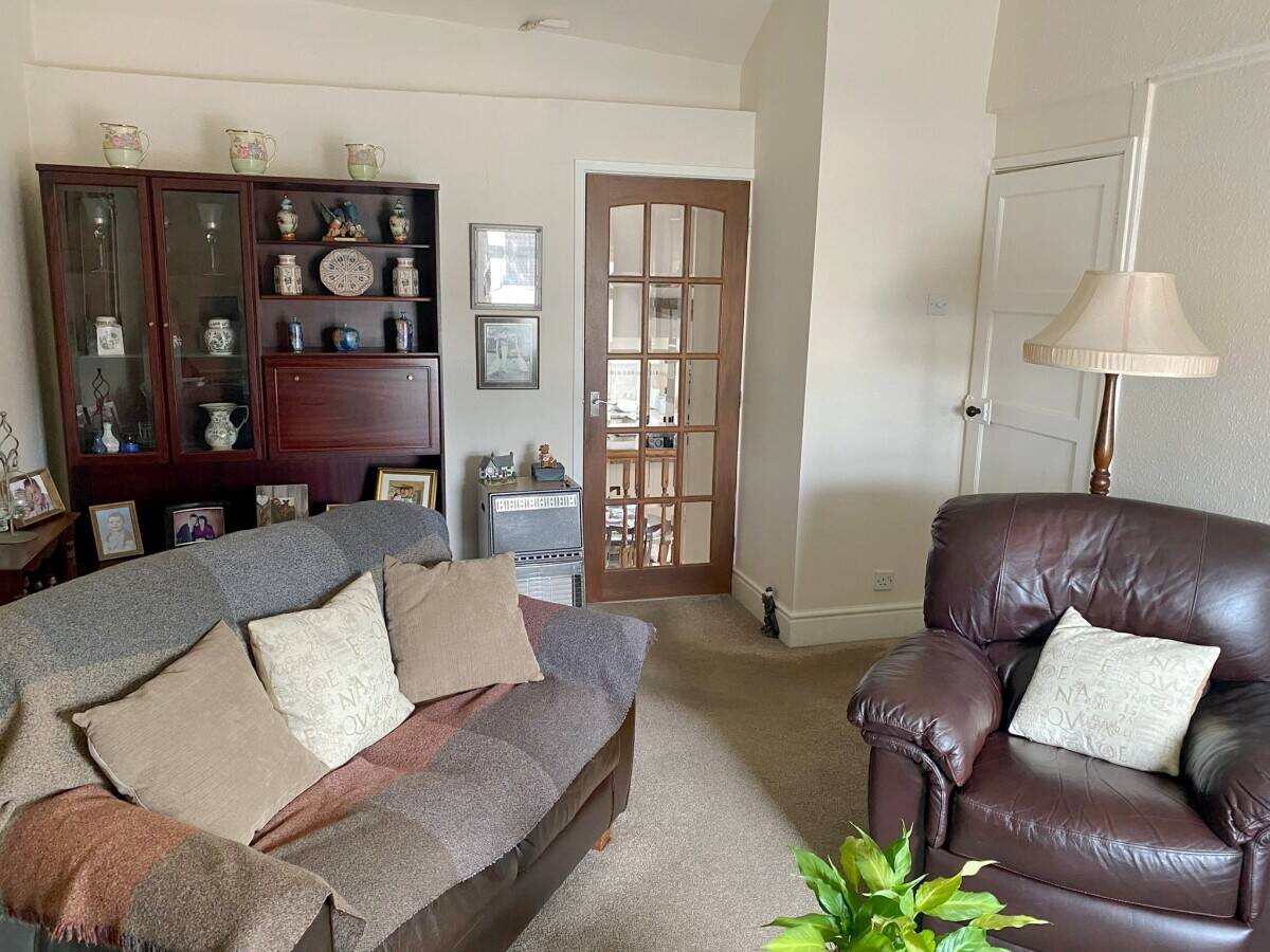 POWYS – WELL-APPOINTED FOOD LED PUBLIC HOUSE WITH EXCELLENT TRADE GARDENS IN BUSTLING MARKET TOWN