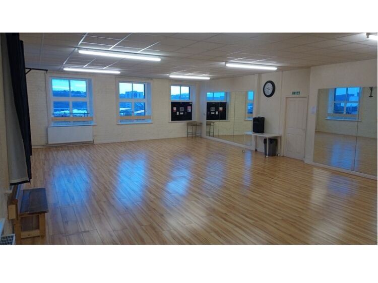 Step Into Success: Established Studio Business with Loyal Clients
