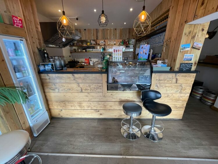 Well Presented Main Road Cafe Bar