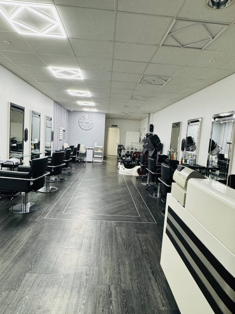 Beauty salon for sale in Chorleywood  Photo 5