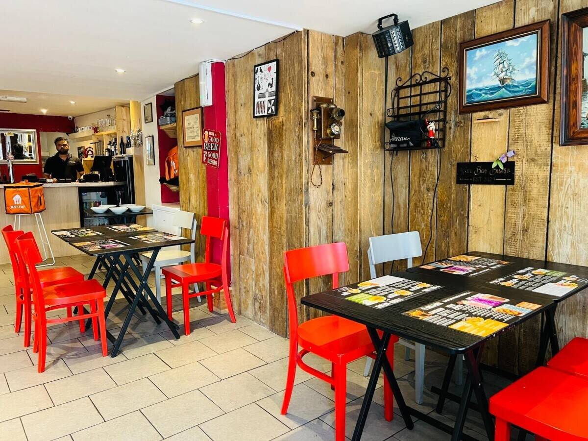 BURGER & FRIED CHICKEN SHOP WITH PUB Photo 5